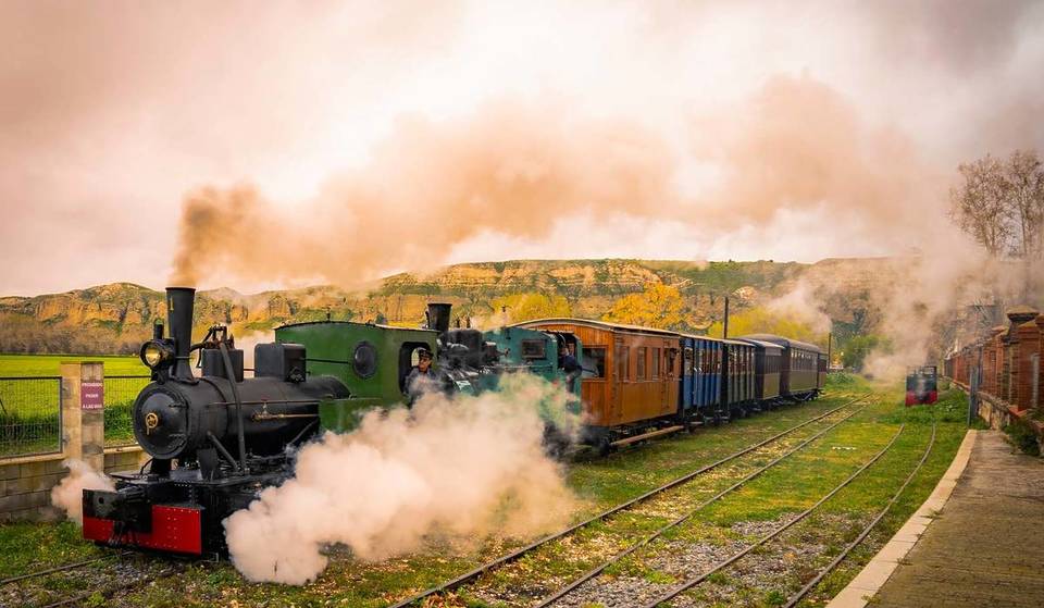 Madrid retrouve le seul train à vapeur de la région : Alphonse XIII l&rsquo;utilisait, il t’emmène à travers les lagunes et les ponts et il y a des billets à 3 €