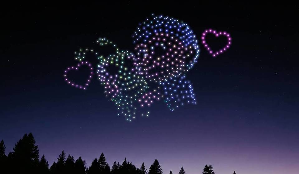 Eine Freundschaft aus einer anderen Welt erobert den Himmel über Madrid mit 1.200 Drohnen: So bekommst du Tickets für die DroneArt Show: Space Chase