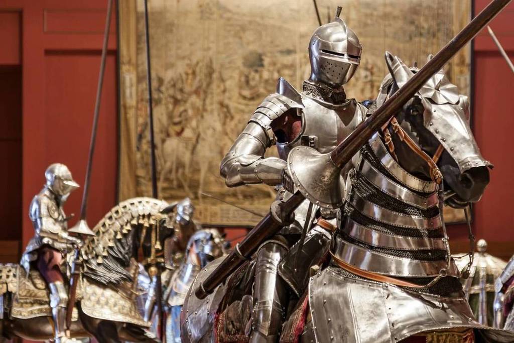 La colección de armas que Felipe II prohibió vender, bajo una nueva luz: la Real Armería de Madrid reabre sus puertas con más de 2500 piezas