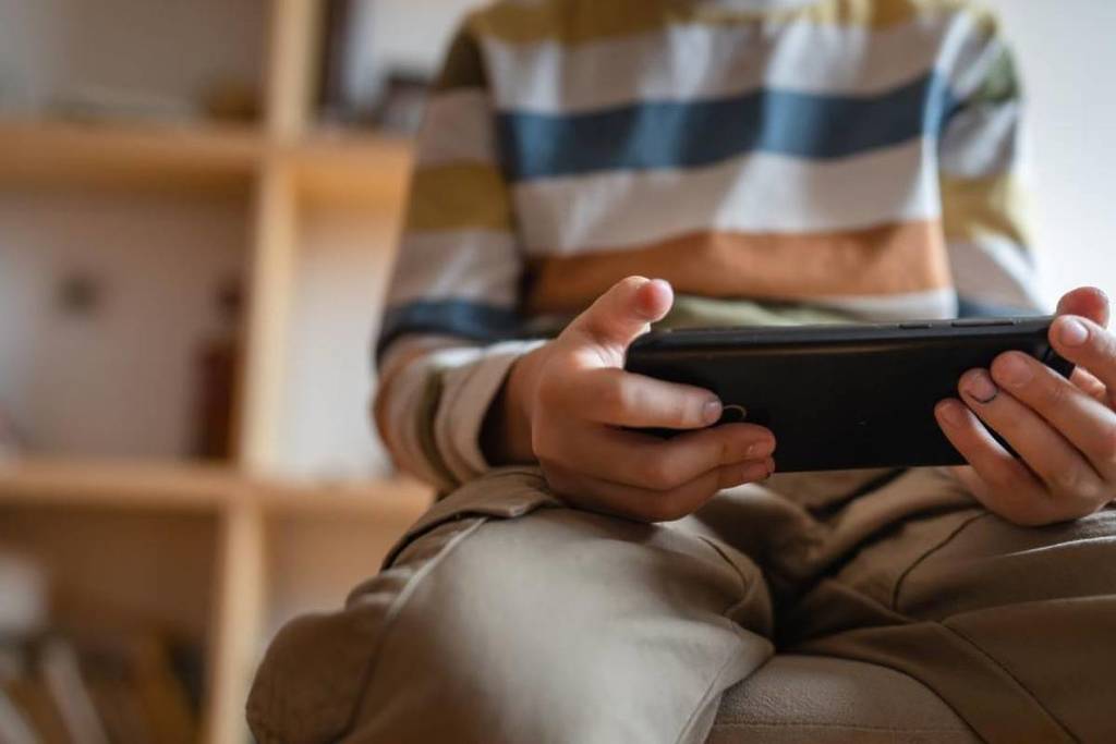 Boadilla encuentra la fórmula para que los menores no tengan móvil: es un plan insólito