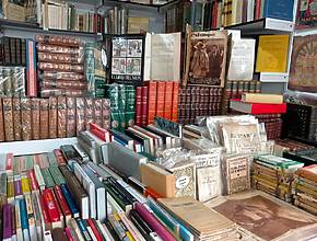 Books for €1, treasures, and unique first editions: that’s the antique book fair returning to Madrid this month