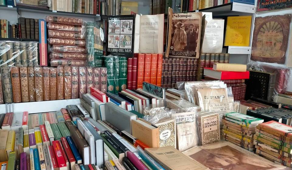 Livros por 1 €, joias e primeiras edições únicas: é assim a feira do livro antigo que regressa a Madrid este mês