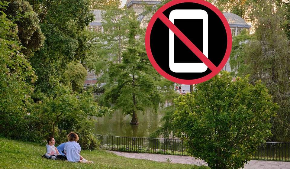 Madrid is hosting an unusual experiment to mark the anniversary of the blackout: a cell-phone-free gathering in the heart of El Retiro