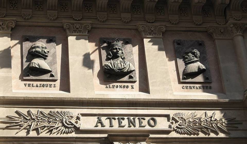 Im Barrio de las Letras in Madrid: Das ist das historische Gebäude, hinter dessen Mauern sich die zweitgrößte Bibliothek Spaniens verbirgt