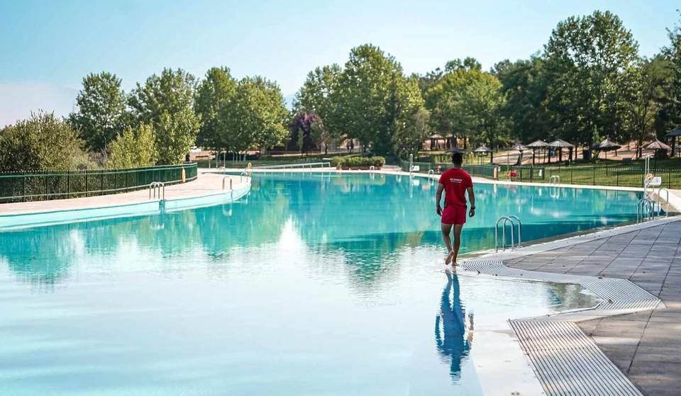 A 1 ora da Madrid: la piscina naturale più grande della Spagna annuncia la data ufficiale di riapertura