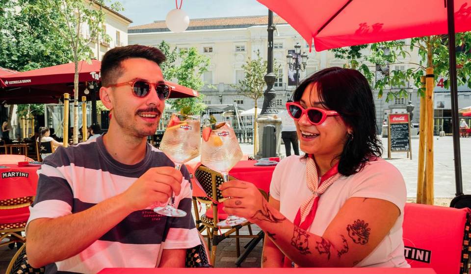 Planazo del fin de semana: MARTINI toma una famosa plaza madrileña con intervenciones artísticas y premios instantáneos con cada consumición