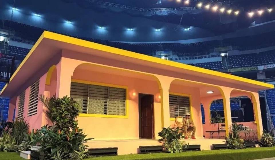 Ni simple loge VIP ni décor tape-à-l’œil : la véritable origine de « La Casita » de Bad Bunny, conçue à partir de plans réels de Levittown pour rendre hommage à la classe ouvrière