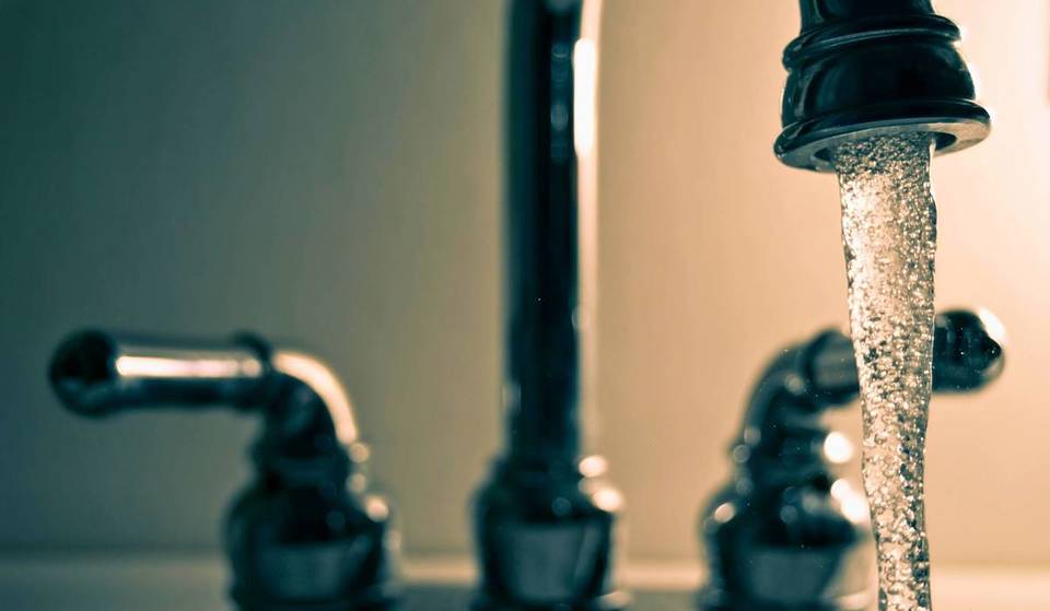 Las autoridades explican por qué el agua del grifo ha cambiado de sabor en Madrid y cómo será la vuelta a la normalidad