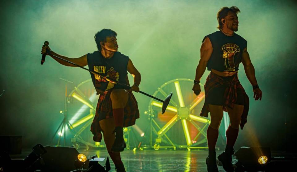 Nostalgie für die 90er? Diese Show in La Vaguada lässt die Hymnen dieser Zeit mit großartigen Stimmen und einer Atmosphäre wieder aufleben, die uns auf eine Zeitreise mitnimmt
