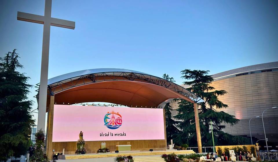 La cruz gigante de la plaza de Lima se queda: Almeida anuncia que Madrid se quedará con este recuerdo de la visita del papa a Madrid