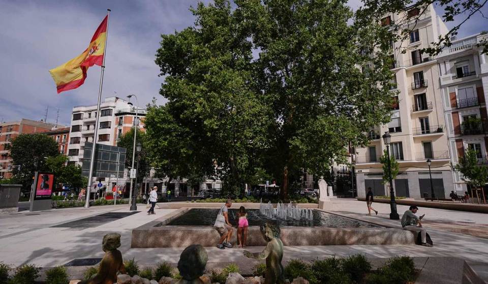After a year of construction, Almeida inaugurates the renovated Chamberí Square: the historic bandstand has been relocated, and a large playground has been added to Madrid