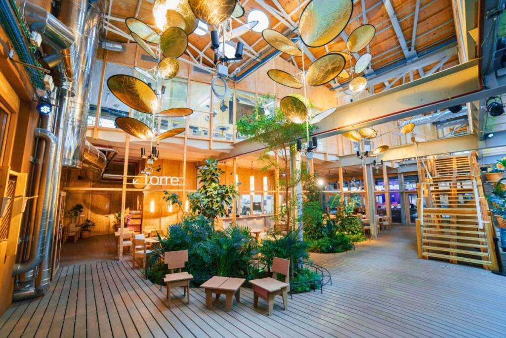 A garden, a nap area, a reading corner, and a play area: this Madrid building is becoming a climate refuge this summer (and best of all, it’s free)
