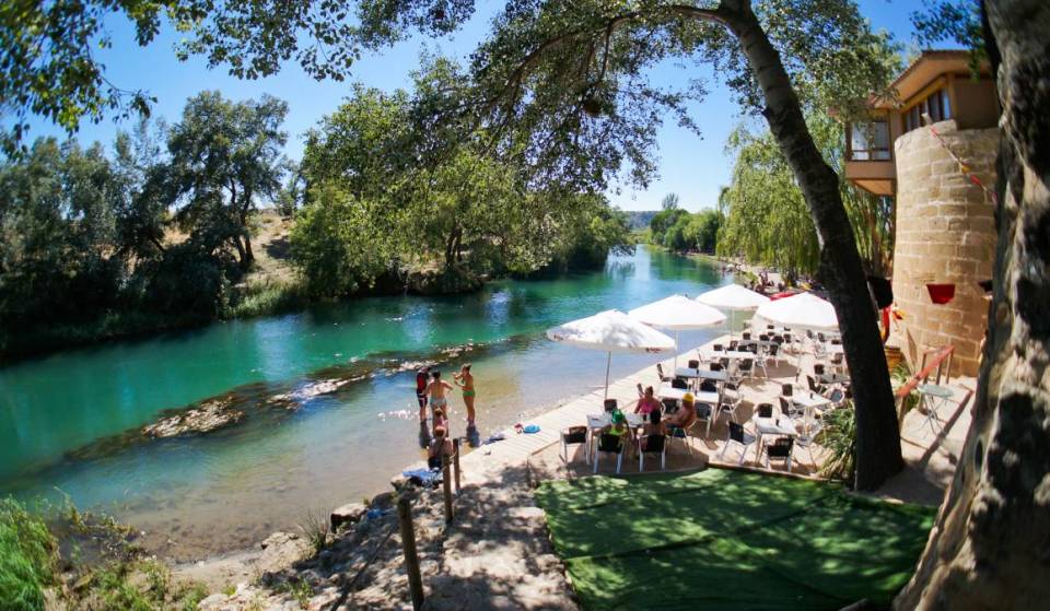 Ni playas masificadas ni piscinas llenas: el parque fluvial poco más de 1h de Madrid con paseos en kayak y vistas a un castillo por 6 €
