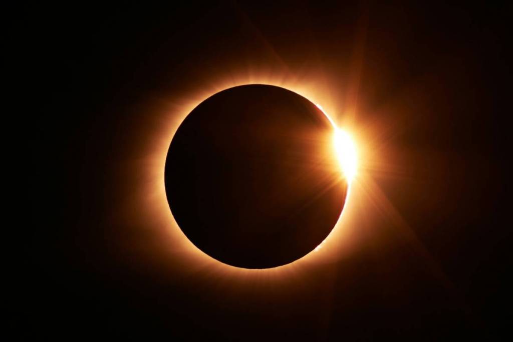 Eclissi solare totale.