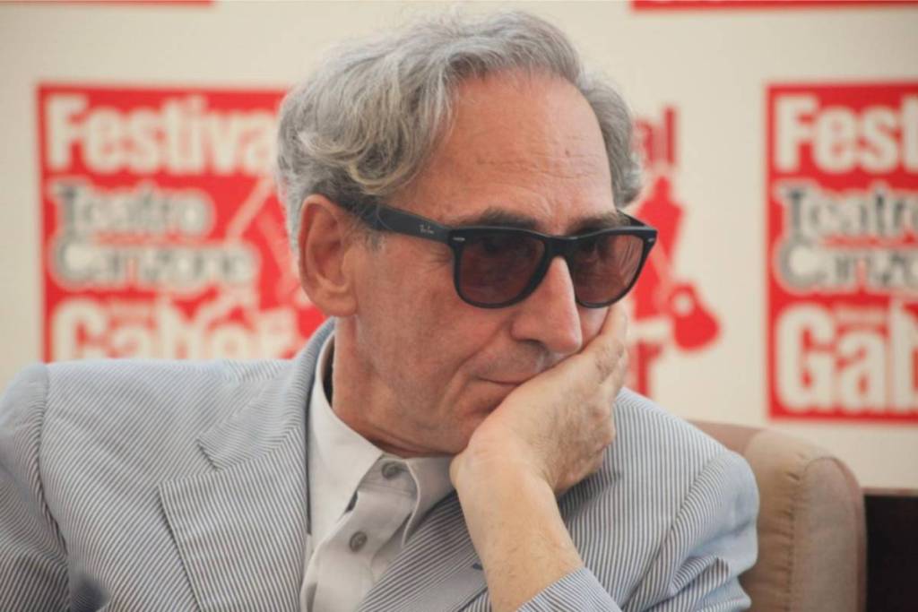 Franco Battiato lors de la conférence de presse du Festival Gaber en 2010.