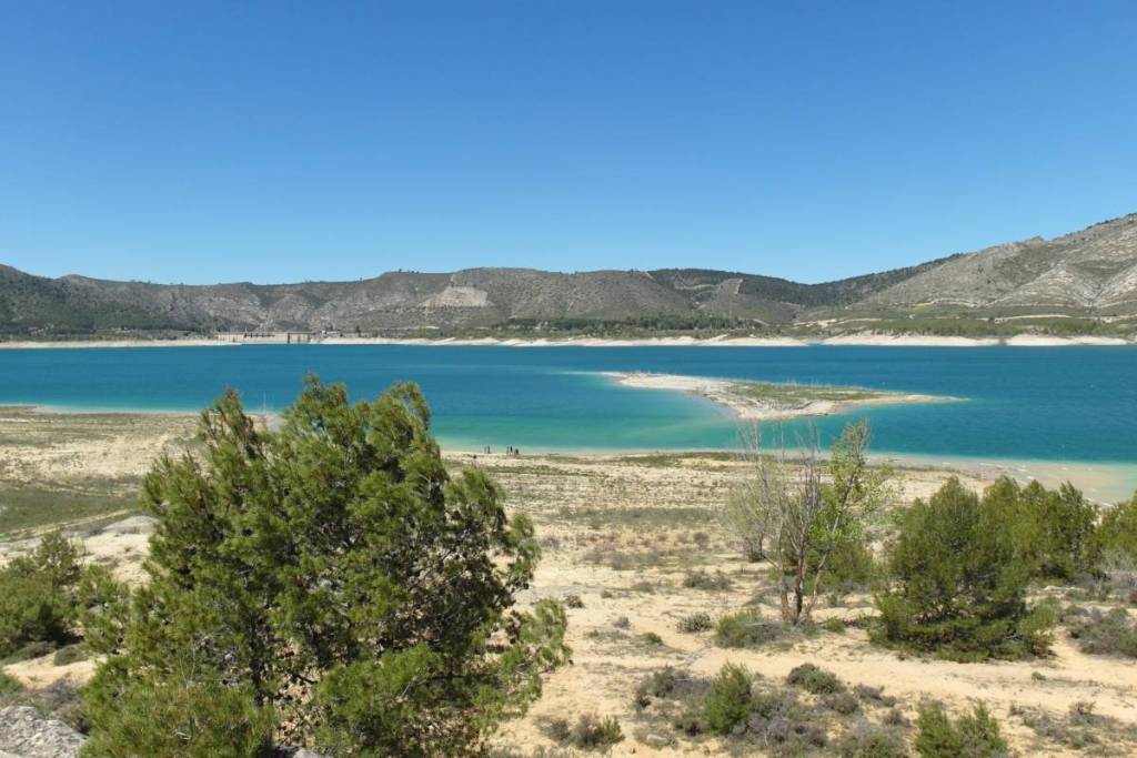 Il bacino di Buendía, dove giace sommerso Santa María de Poyos.