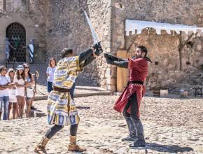 A poco más de 1h de Madrid se celebra una de las recreaciones medievales más espectaculares de España: tres días de historia, batalla en el castillo y ajedrez humano