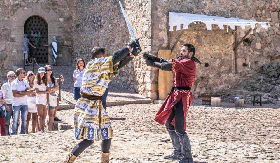 A pouco mais de 1 hora de Madrid realiza-se uma das recriações medievais mais espetaculares de Espanha: três dias de história, batalha no castelo e xadrez humano