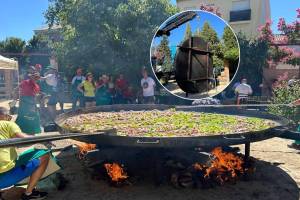 Dans un village à une demi-heure de Madrid, on prépare et on distribue gratuitement une paella géante pour plus de 1 500 personnes (ce samedi uniquement)