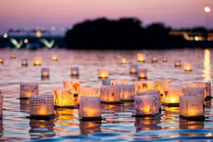 Parece a Tailândia, mas na verdade é Madrid: só durante duas noites, um festival com mais de mil lanternas flutuantes vai iluminar um dos lagos do Parque Juan Carlos I