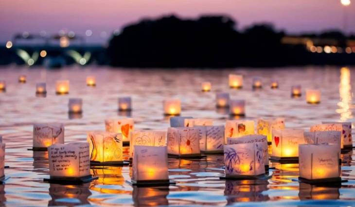 Parece a Tailândia, mas na verdade é Madrid: só durante duas noites, um festival com mais de mil lanternas flutuantes vai iluminar um dos lagos do Parque Juan Carlos I