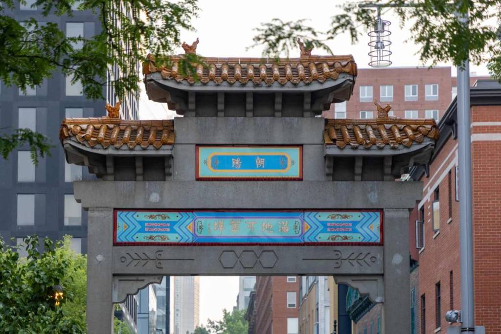 Madrid Will Have Its Own Chinatown: Usera Is Finalizing Two 10-Meter Arches That Will Be Ready in October