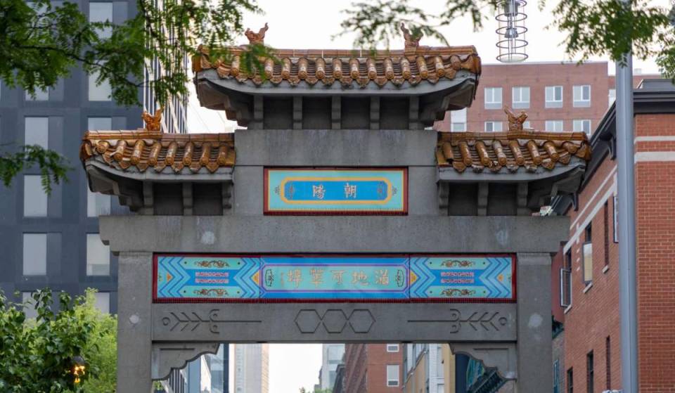 Madrid va avoir son propre Chinatown : Usera achève la construction de deux arches de 10 mètres qui seront prêtes en octobre