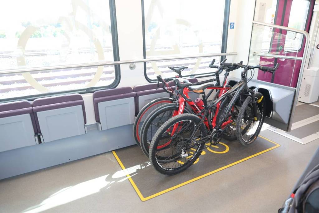 Espacio para bicicletas en los nuevos trenes de la red de Cercanías de Madrid.