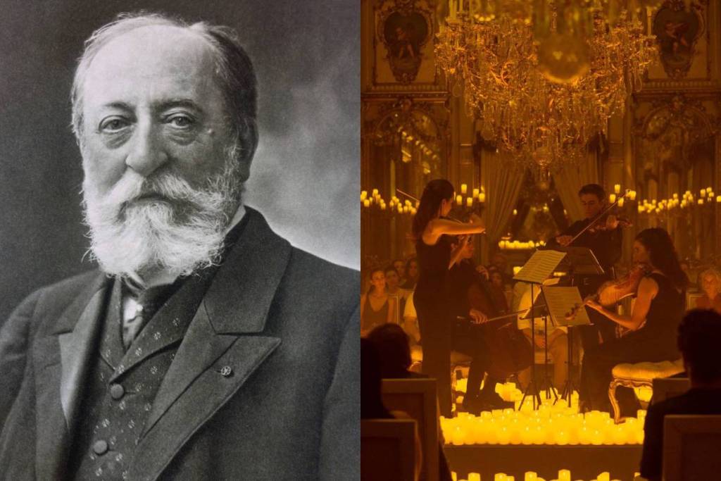 Links der französische Komponist Camille Saint-Saëns und rechts ein Streichquartett, das während eines Halloween-Candlelight-Konzerts auf einer mit Kerzen geschmückten Bühne spielt.