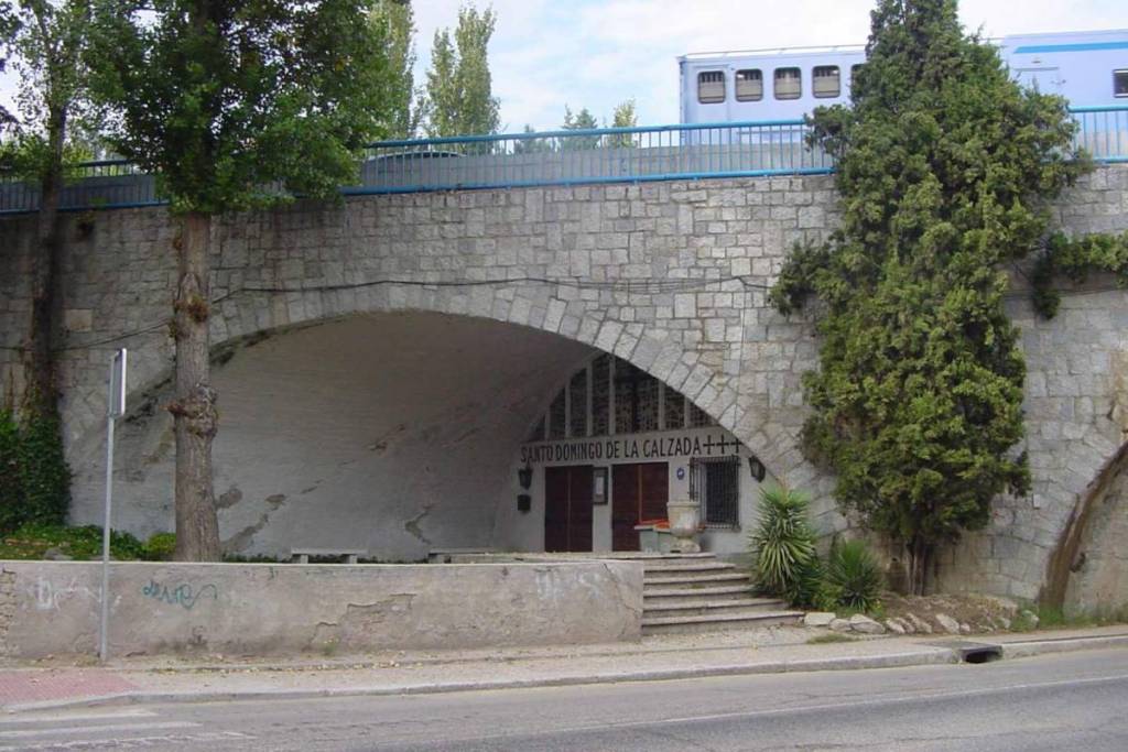 La chapelle méconnue de Madrid, cachée sous un pont de la M-30 : un temple souterrain que presque aucun Madrilène ne connaît