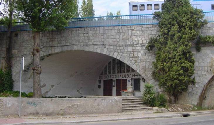 La desconocida capilla de Madrid escondida bajo un puente de la M-30: un templo subterráneo que casi ningún madrileño conoce