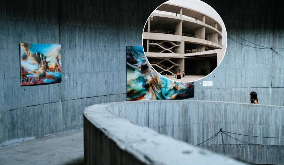Un bâtiment brutaliste inachevé à Torrejón de la Calzada se transforme en installation artistique pendant 24 heures : il accueillera une exposition et une vente aux enchères silencieuse avec des œuvres de 60 artistes contemporains 