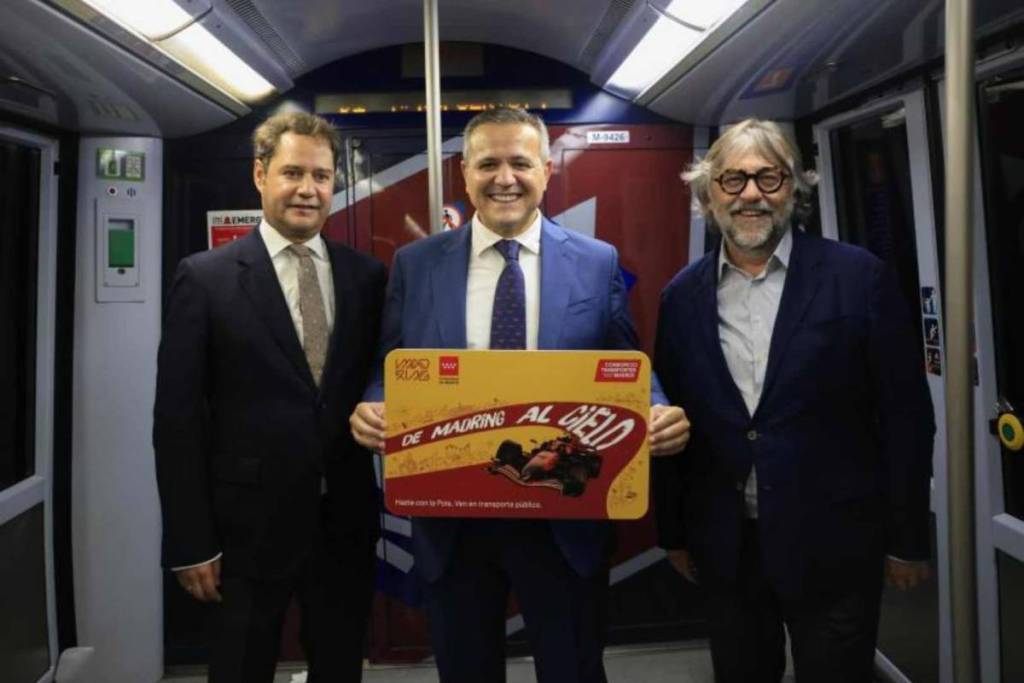 Metro de Madrid lance 50 000 cartes de collection, un plan spécial et une ligne de vêtements officielle pour l’arrivée de la Formule 1® dans la capitale