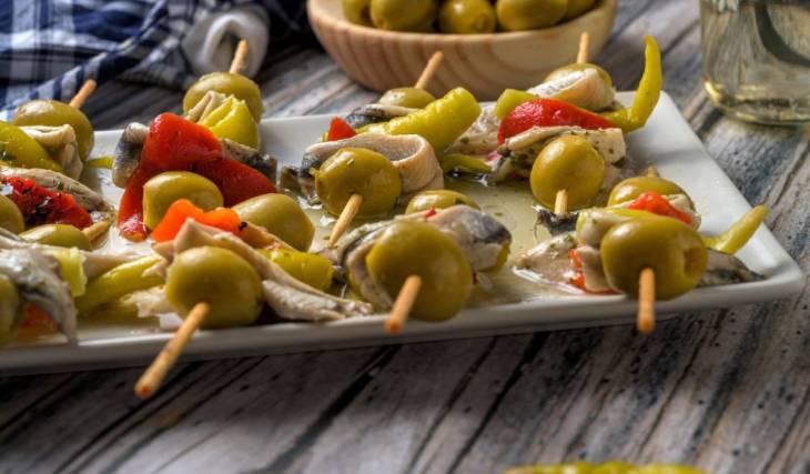 El mayor festival de gildas de España llega a Madrid: 50 recetas del famoso pincho, música en directo y toro mecánico