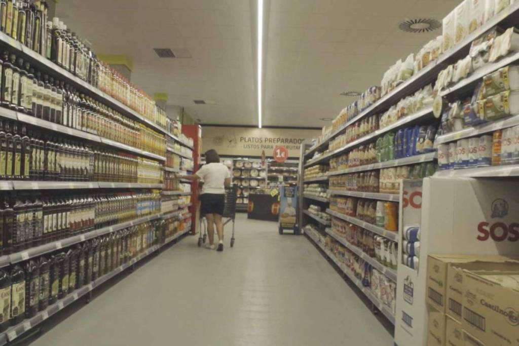 O supermercado de Madrid que compete com a Mercadona e a Dia: abre esta quarta-feira uma nova loja gigante para que as famílias comprem a preços de grossista