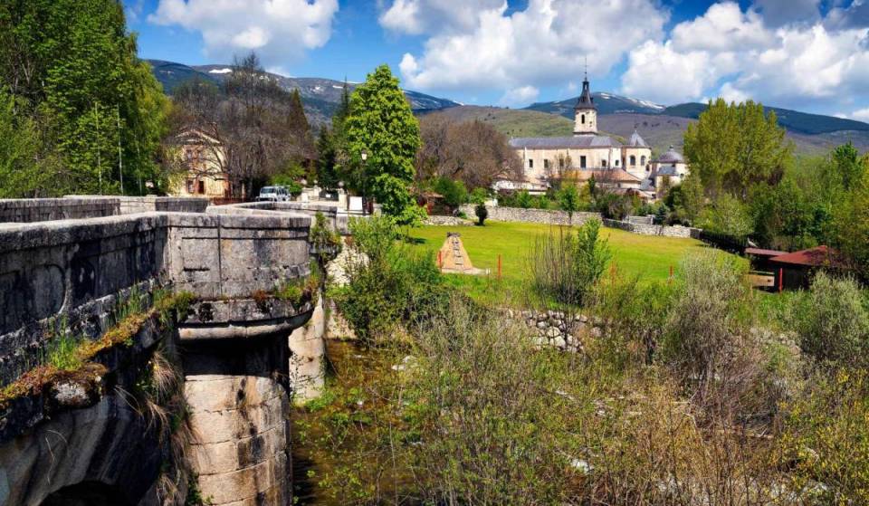 Sin necesidad de coche y sin barreras en la naturaleza: las 9 rutas de senderismo accesibles de la Sierra Norte de Madrid entre canales del siglo XVIII, dehesas y lagunas