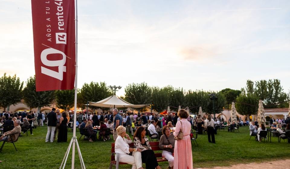 Renta 4 Banco celebra 40 años de historia con una noche de música y drones en el Hipódromo