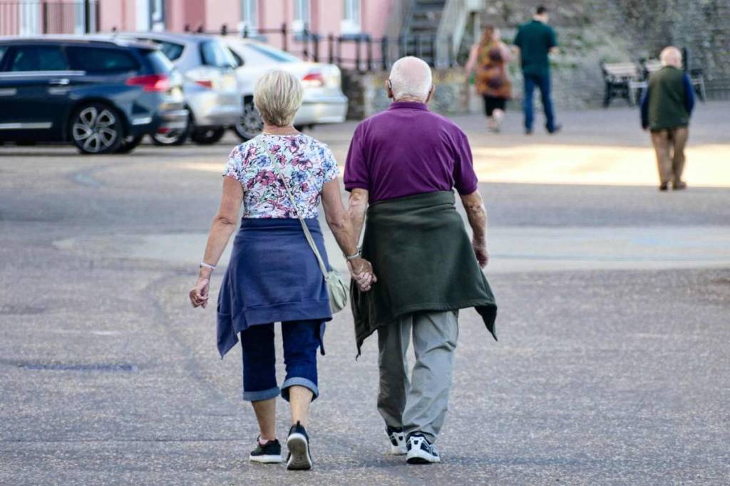 Escursioni guidate gratuite a Madrid riservate solo agli over 65 dei piccoli comuni: itinerari culturali tra villaggi, castelli e città patrimonio dell’umanità