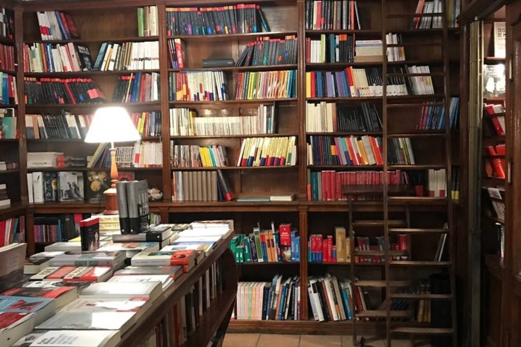 Chiude Pérgamo, la libreria più antica di Madrid: «Fare il libraio è difficile a causa degli affitti»