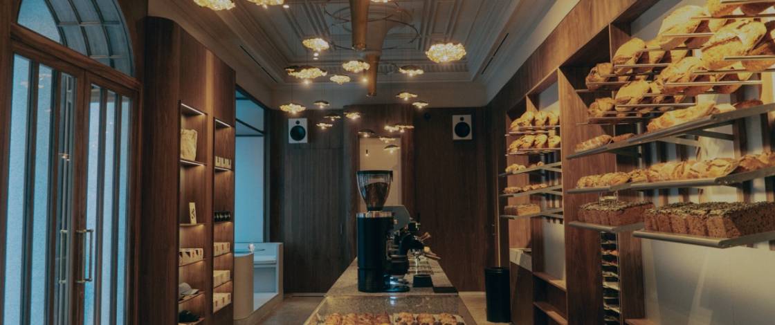 Tiene locales en Nueva York, Copenhague y Bangkok y por fin llega a Madrid: la cafetería danesa que todo el mundo quiere conocer