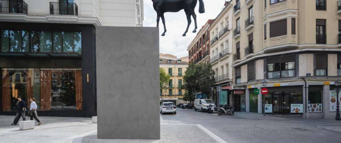 Qu’est-ce qu’un cheval en bronze de 6,30 mètres sans cavalier fait sur la Plaza del Carmen ? L’œuvre du Mexicain Gonzalo Lebrija débarque dans le centre de Madrid