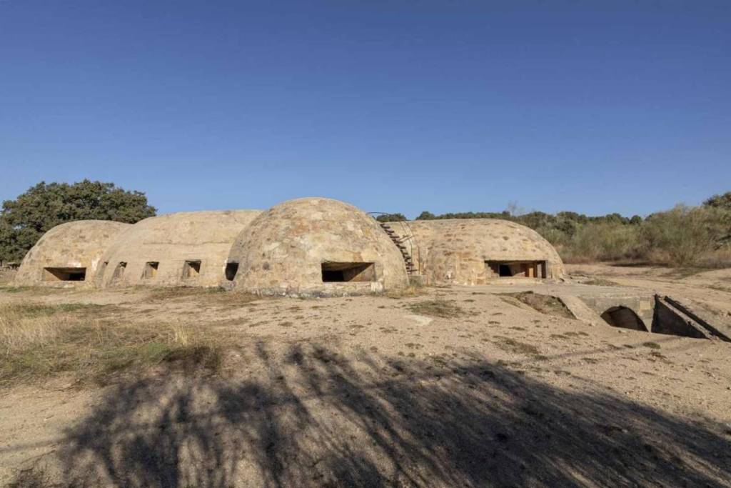 Questo bunker della Guerra Civile è stato costruito in soli due mesi: oggi puoi scoprirlo lungo un percorso di quattro chilometri nella Sierra Oeste di Madrid