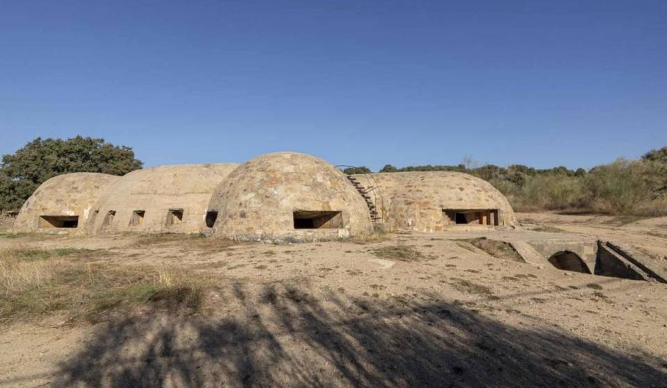 Este bunker da Guerra Civil foi construído em apenas dois meses: hoje podes descobri-lo num percurso de quatro quilómetros pela Serra Oeste de Madrid
