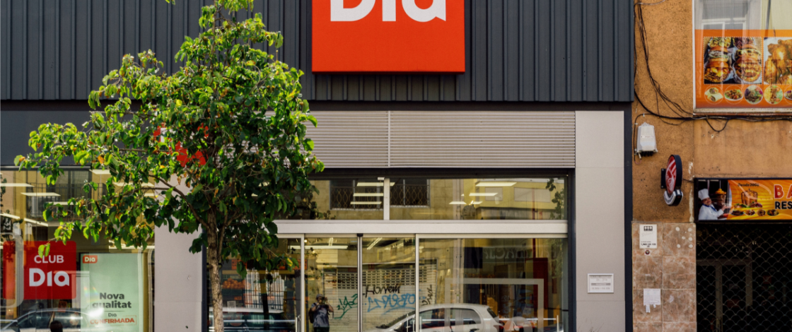 Nel 1979 aprì in un quartiere di Madrid il primo supermercato DIA della Spagna: 47 anni dopo, la catena supera i 2.400 punti vendita