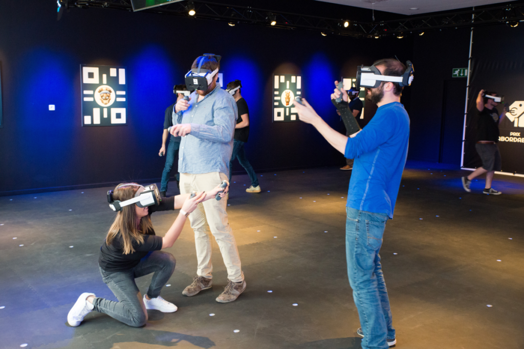Una cocina en llamas, zombis y piratas esqueleto: así es la realidad virtual en grupo que ha llegado a San Sebastián de los Reyes
