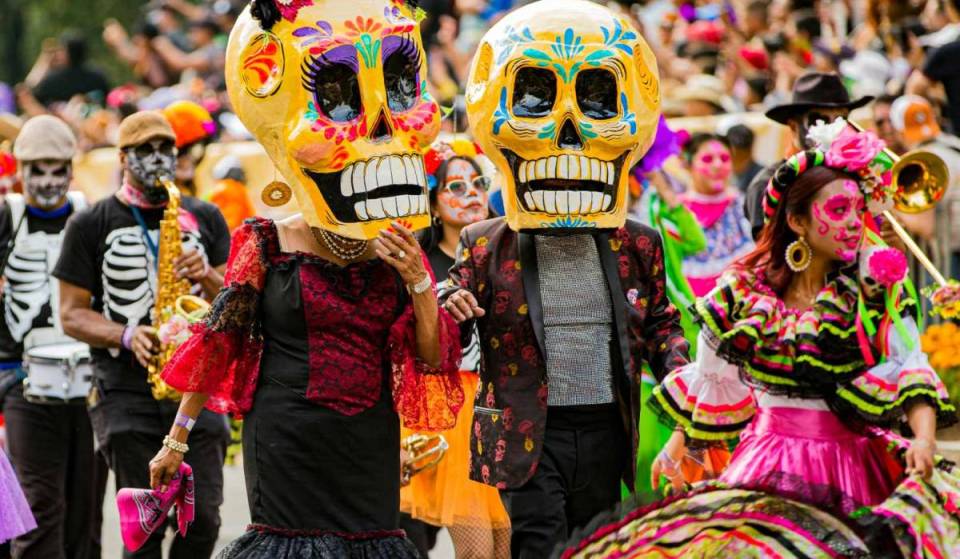 Madrid va accueillir son premier grand défilé du Jour des Morts : des catrinas géantes, plus de 500 participants et deux chars monumentaux envahiront les rues en novembre