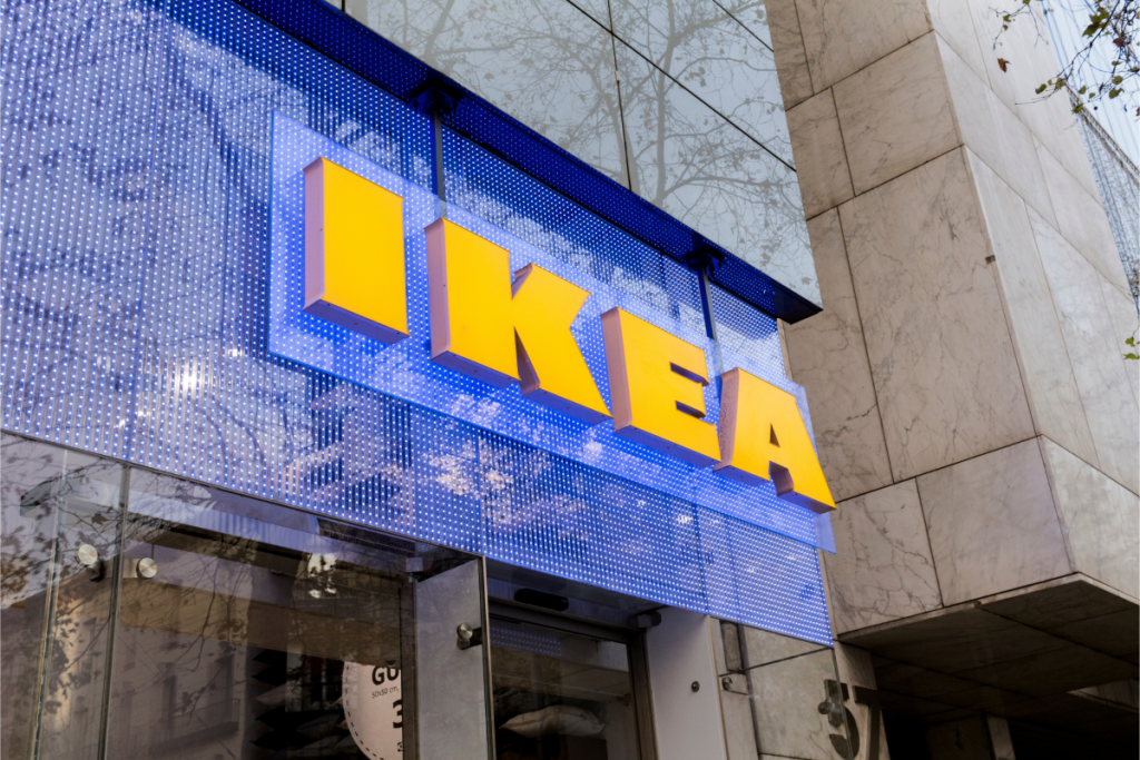 Vor 30 Jahren eröffnete der erste IKEA in Madrid in Alcorcón: Er war 22.000 Quadratmeter groß und veränderte die Art und Weise, wie man Möbel kauft