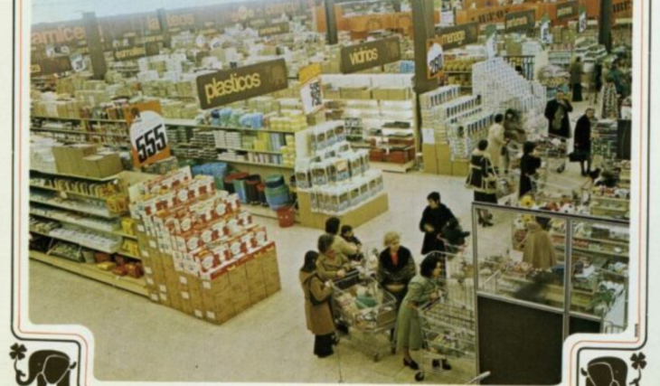 En 1975 abrió el primer hipermercado de Madrid: tenía 30.000 productos, revolucionó la forma de comprar y hasta apareció en una canción de la Movida