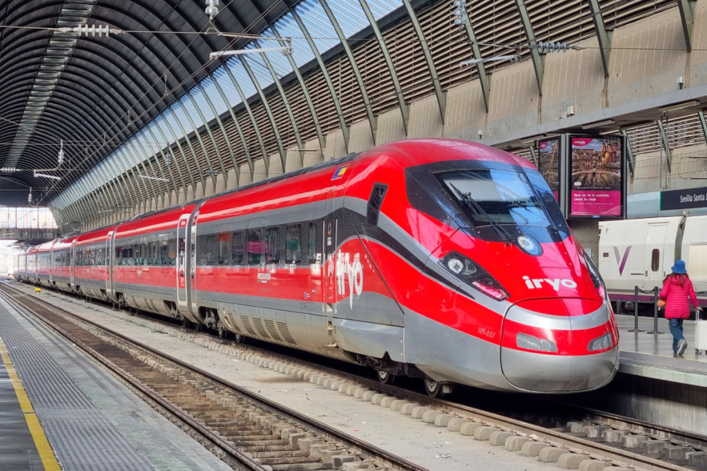 Interrupción de la circulación de la vía de alta velocidad entre Madrid y Andalucía por un «choque de dos trenes» en Toledo