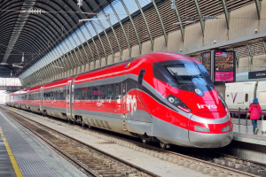 Interrupción de la circulación de la vía de alta velocidad entre Madrid y Andalucía por un «choque de dos trenes» en Toledo